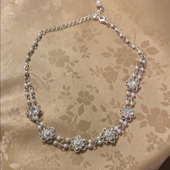 Beautiful Silver beaded Necklace. STUNNING. VERY DRESSY LOOKING - Picture 3 of 5